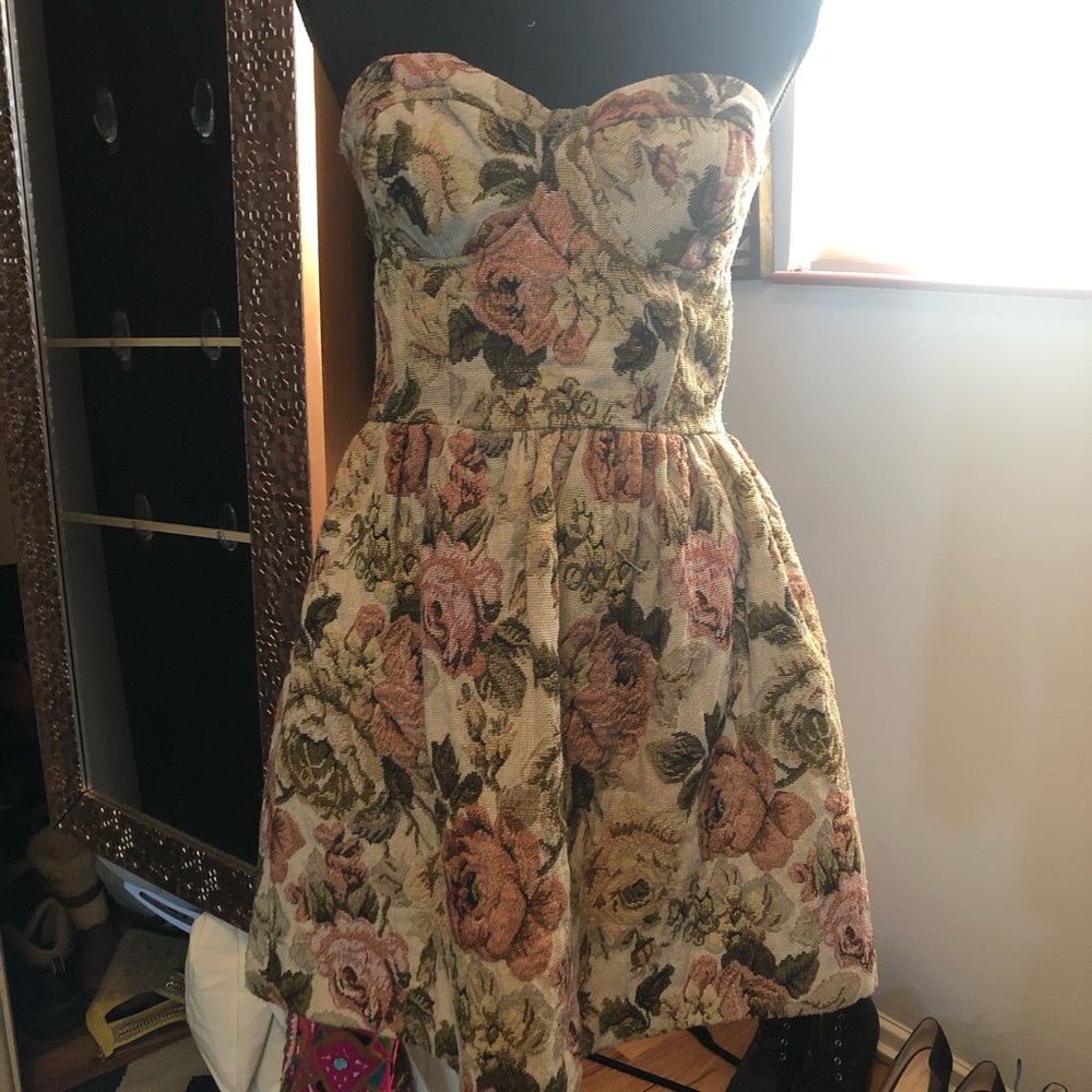 Vintage floral strapless bodice dress
